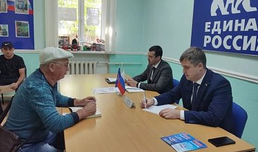 Валентин Купинов провел прием граждан в Медногорске